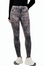 Comfortable High-rise Skinny Jeans with Tummy-control and Hip-lifting Design